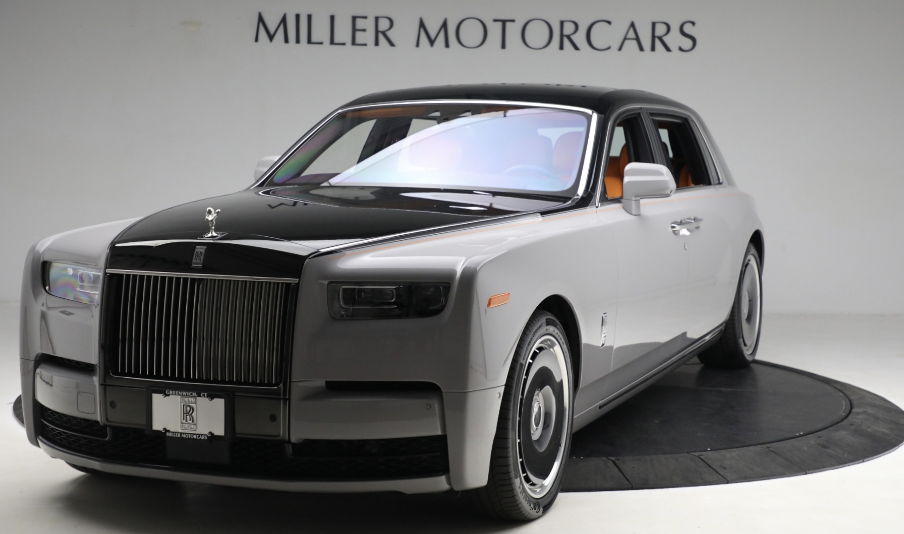 Rolls-Royce Phantom Mobil Super Sport Tercepat di Dunia dengan Fitur Sistem Teknologi Canggih Bergerak