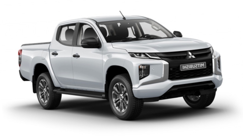 Mitsubishi Triton Truk Pickup Mesin Diesel Double Bertenaga Kemampuan Segala Medan 