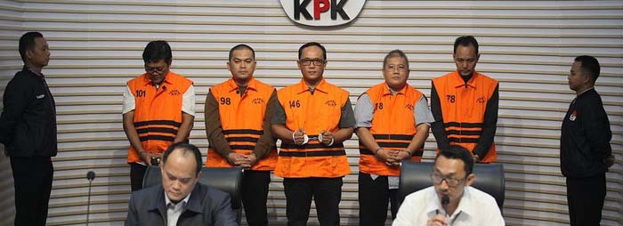   OTT Bupati Lampung Tengah, Terkait Suap Rp 5,7 M, Ternyata Adiknya Ikut Diciduk