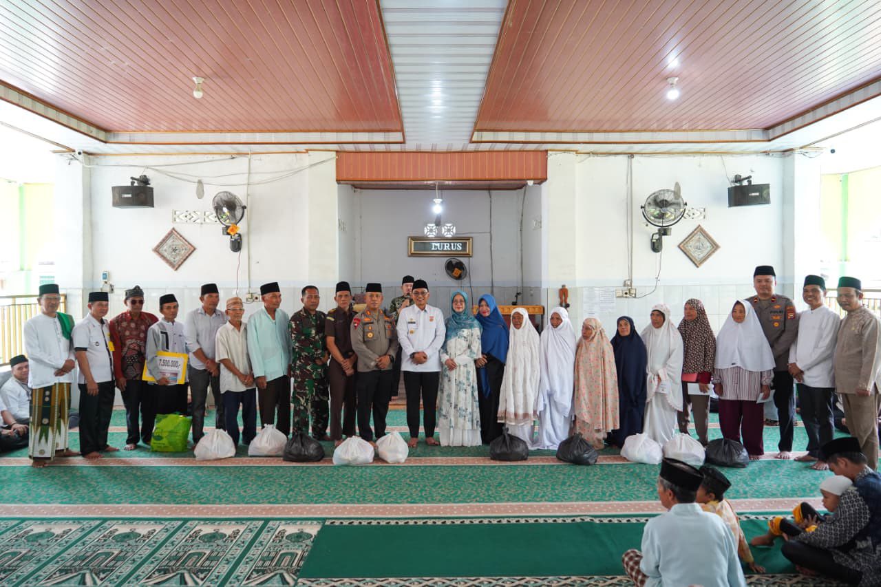   Safari Ramadan di SAM, Bupati Seluma  Serahkan Bantuan Masjid 