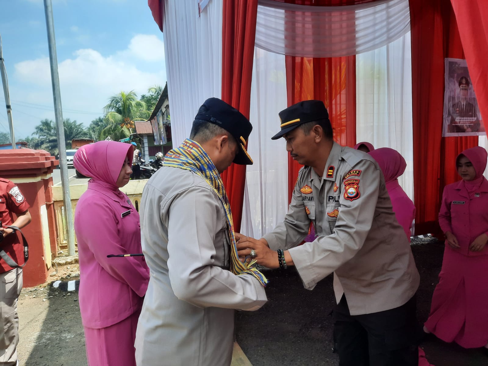   Kapolres Seluma Kunjungi ke Mapolsek Talo, Minta Polisi Bantu Air Bersih 