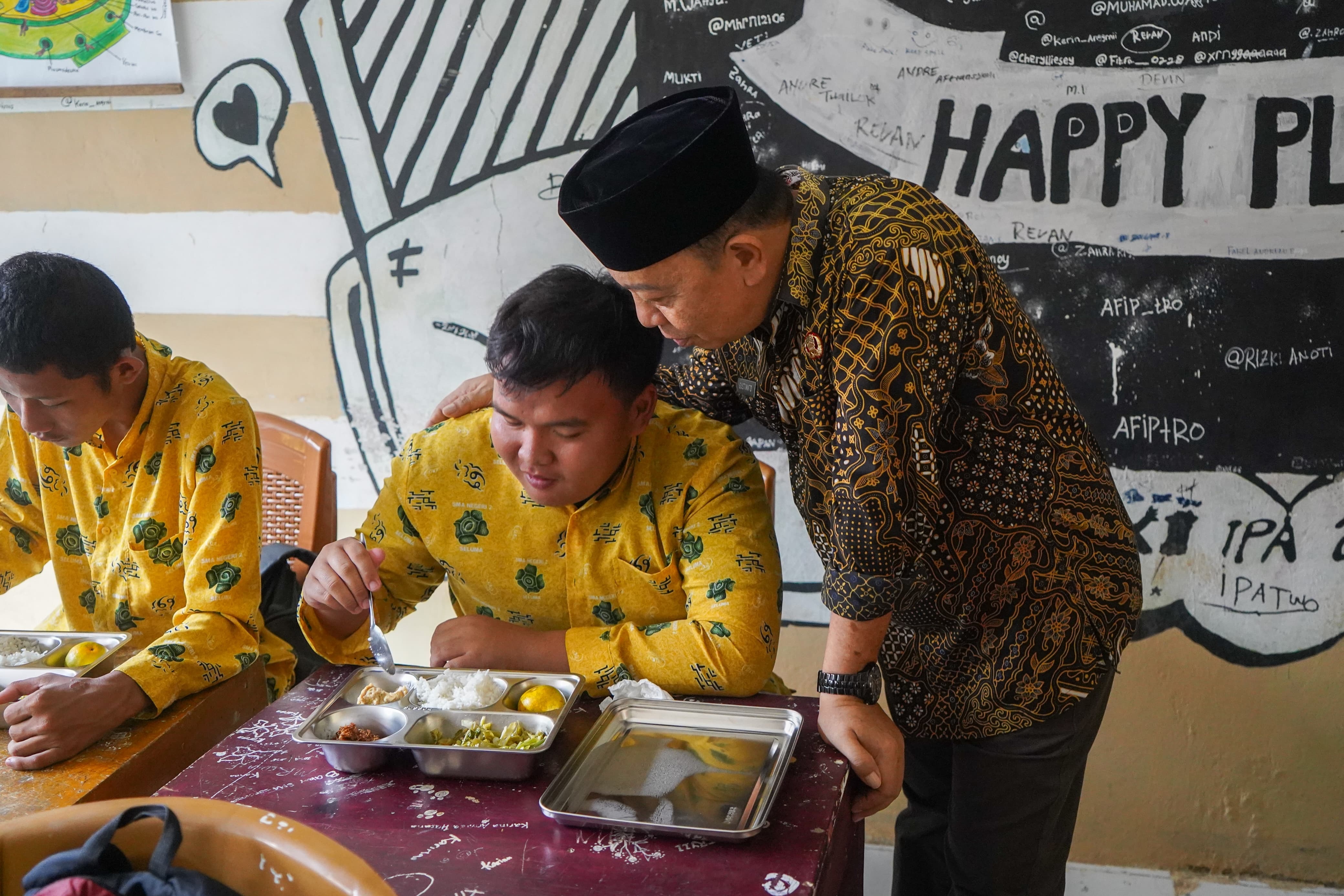 Wakil Bupati Seluma Luncurkan Program Makan Bergizi Gratis di SMA Negeri 02 Seluma
