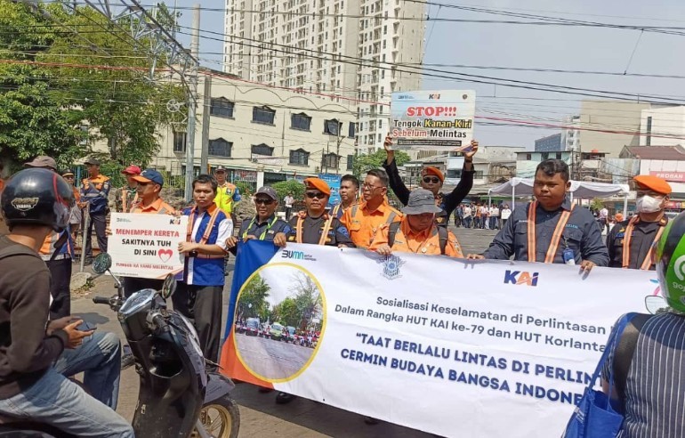 KAI Daop I Jakarta Ingatkan Warga Tertib di Perlintasan, Kasus KA Tertemper Meningkat