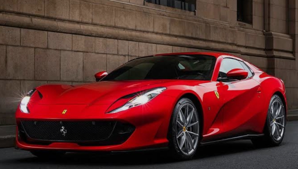 Ferrari 812GTS 2024 Mobil Balap Kelas Atas Menjadi Populer di Pasar Otomotif Desain Canggih Menggoda Penggemar