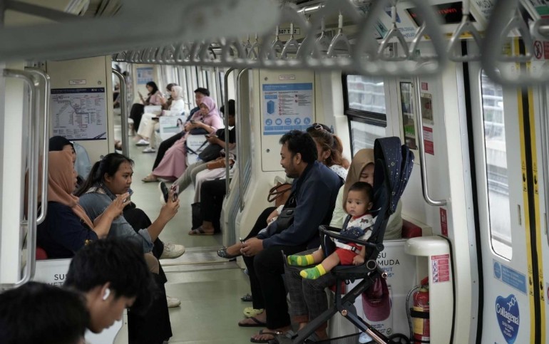 Liburan Nataru Naik LRT Jabodebek? Yuk Pahami Ketentuan Tarif Anak