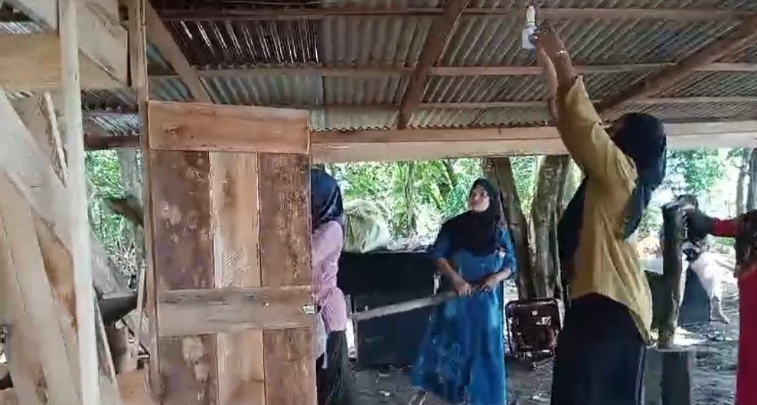 Para Istri di Pasar Seluma Robohkan Warung Jual Miras, Resah Akibat Suami dan Anak Kerap Pulang Mabuk