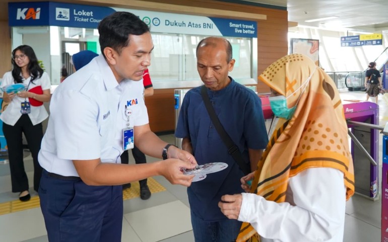 Rayakan Hari Pelanggan Nasional, LRT Jabodebek Berbagi Apresiasi untuk Pengguna Setia