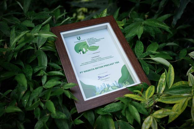 Waskita  Terima Penghargaan pada The Best Corporate Emmision Reduction Transparency Awards 2025