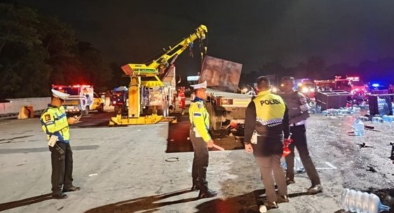 Kecelakaan di Tol Ciawi Tewaskan 8 Orang, Gerbang Tol Ciawi Sudah  Dibuka
