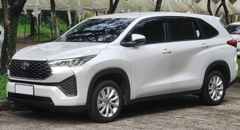 Toyota Kijang Innova Zenix 2.0 Tipe V 2024: Perpaduan Desain Gagah dan Kemewahan Modern