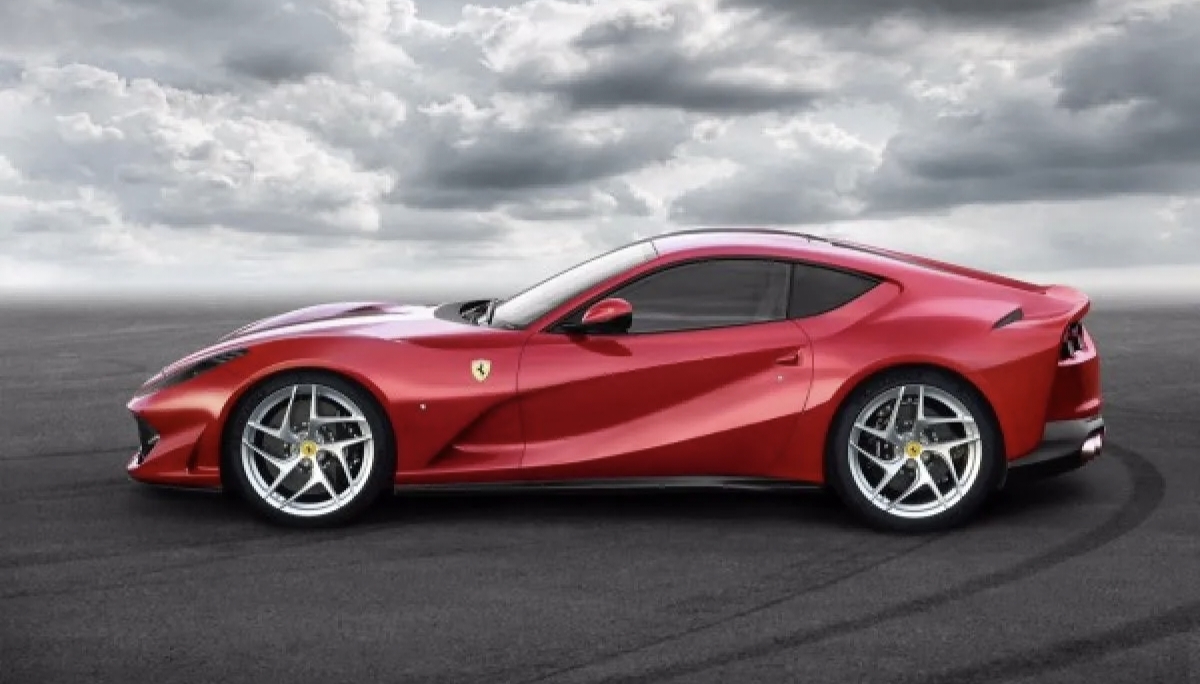 Ferrari 812 Superfast, Mobil Sport Balap Buatan Pabrikan italia Populer dan Laris di Berbagai Negera