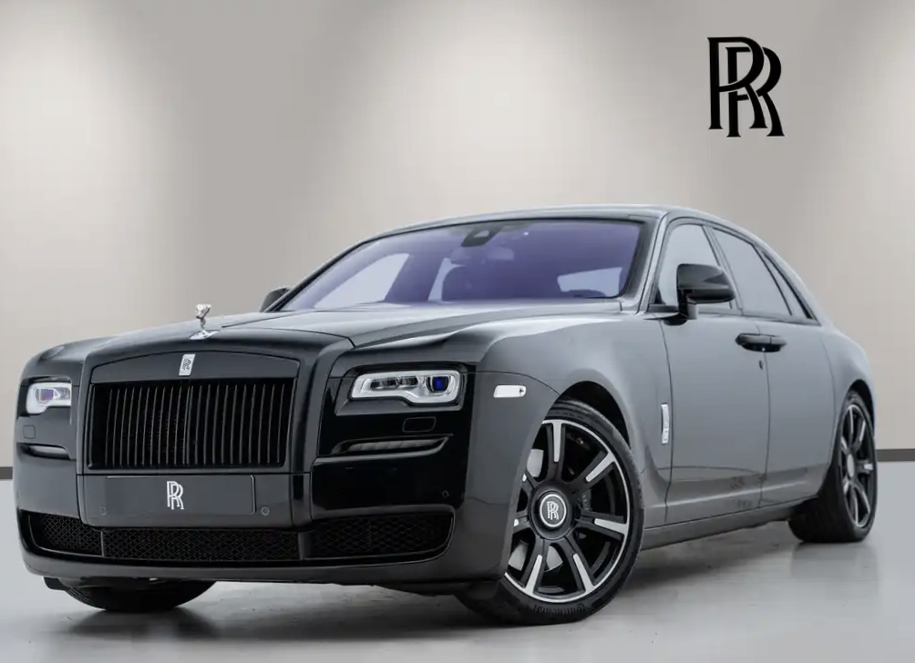 Rolls-Royce Phantom Mobil Super Mewah dengan Kecanggihan dan Kecepatan Ditenagai Mesin V12 Turbo