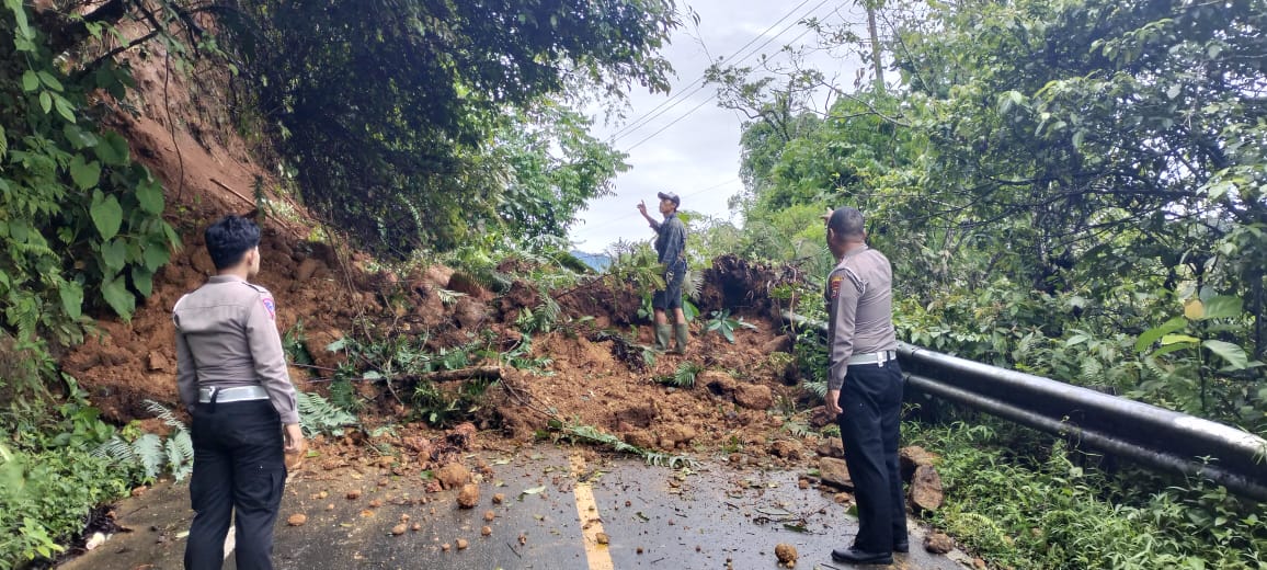 Jalur Manna BS - Sumsel Lumpuh Akibat banjir dan Longsor