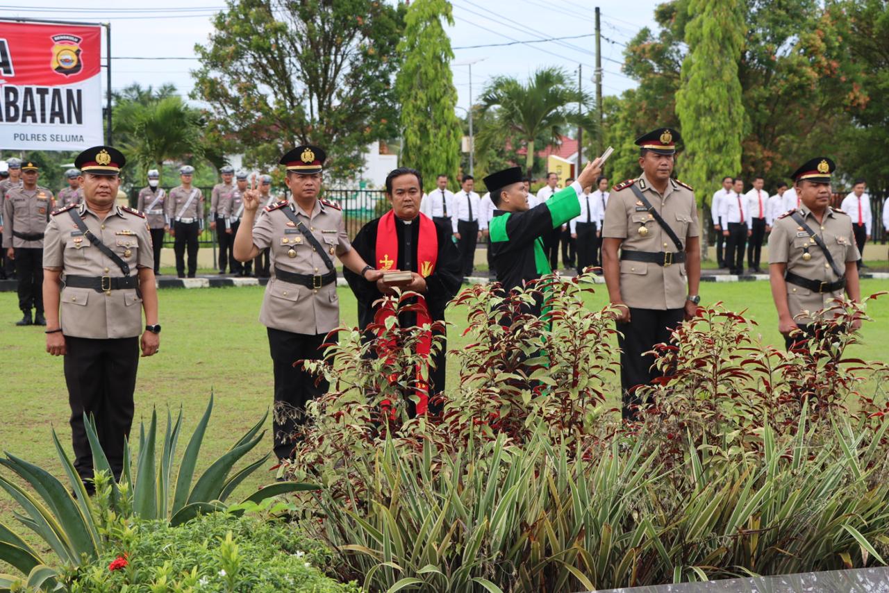  Kapolres Seluma Pimpin Langsung Sertijab 4 Perwira