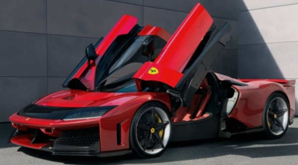 Ferrari Luncurkan Supercar Hybrid Bertenaga Tinggi: Desain Canggih, Pintu Unik, dan Kemewahan yang Populer
