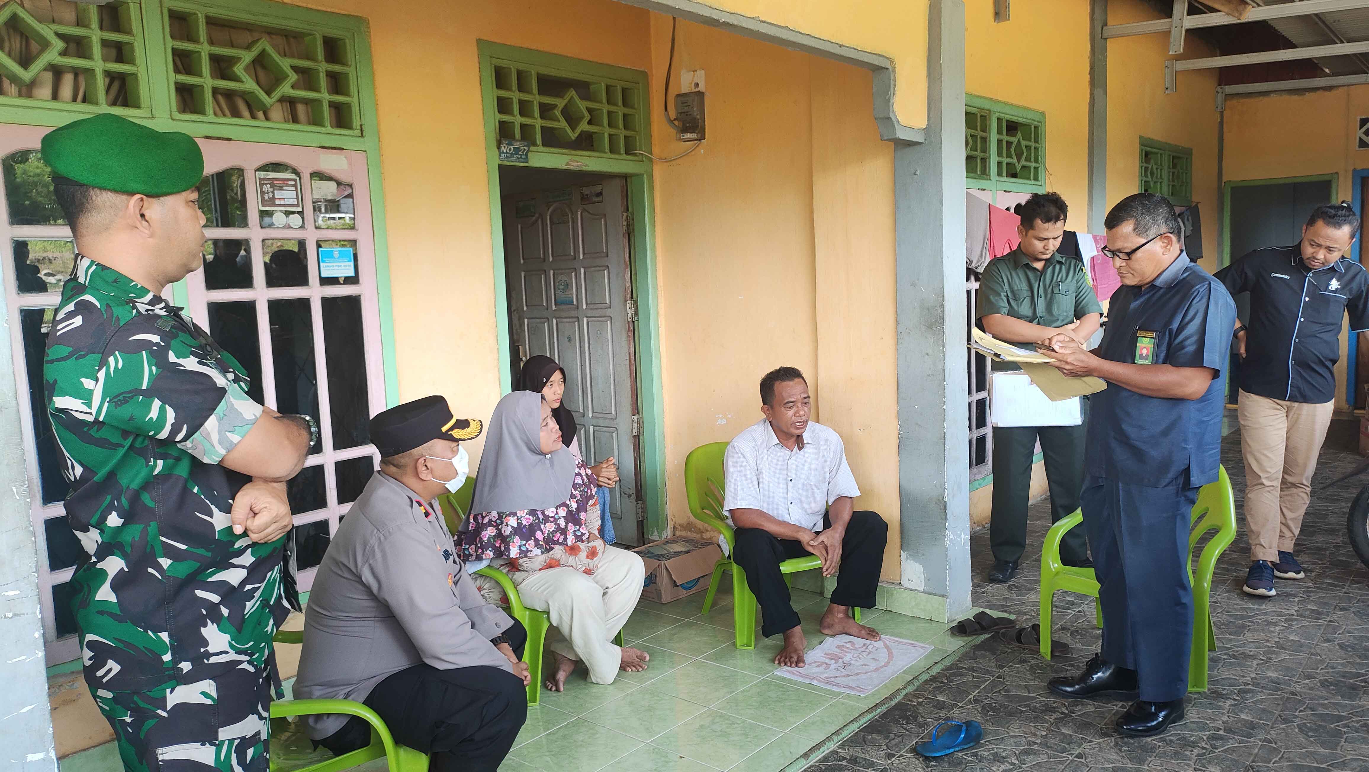 Dilelang Bank, Rumah Langsung Diratakan dengan Eksavator