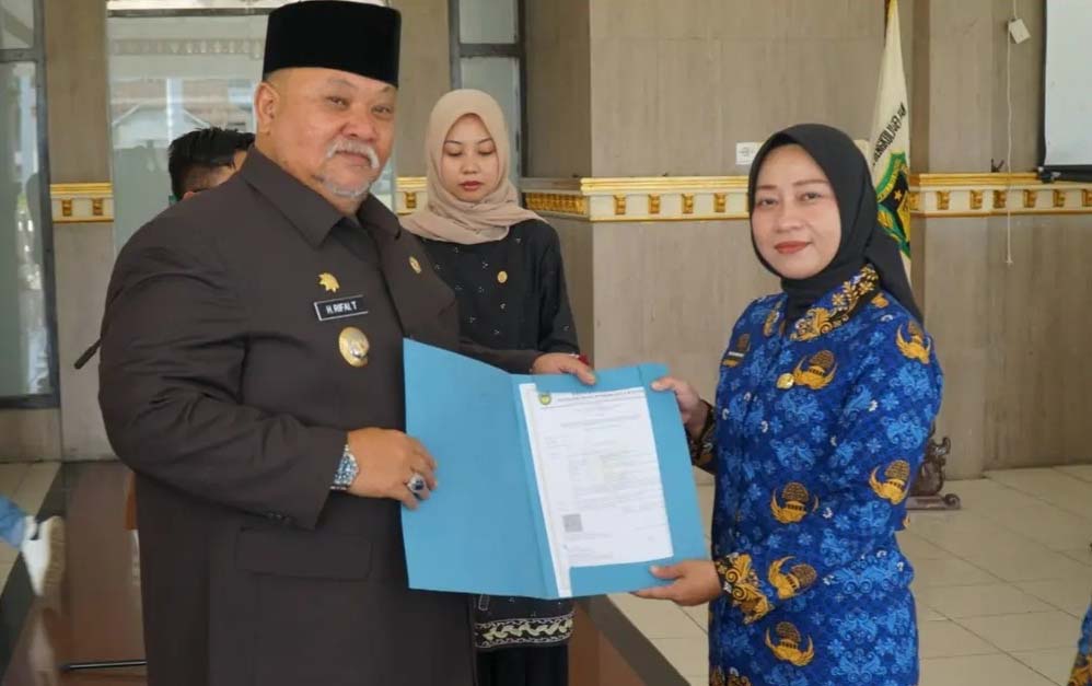 73 PPPK Tahap II Formasi 2024 Terima SK, Bupati BS Minta PPPK Mampu Berkontribusi Bagai Daerah