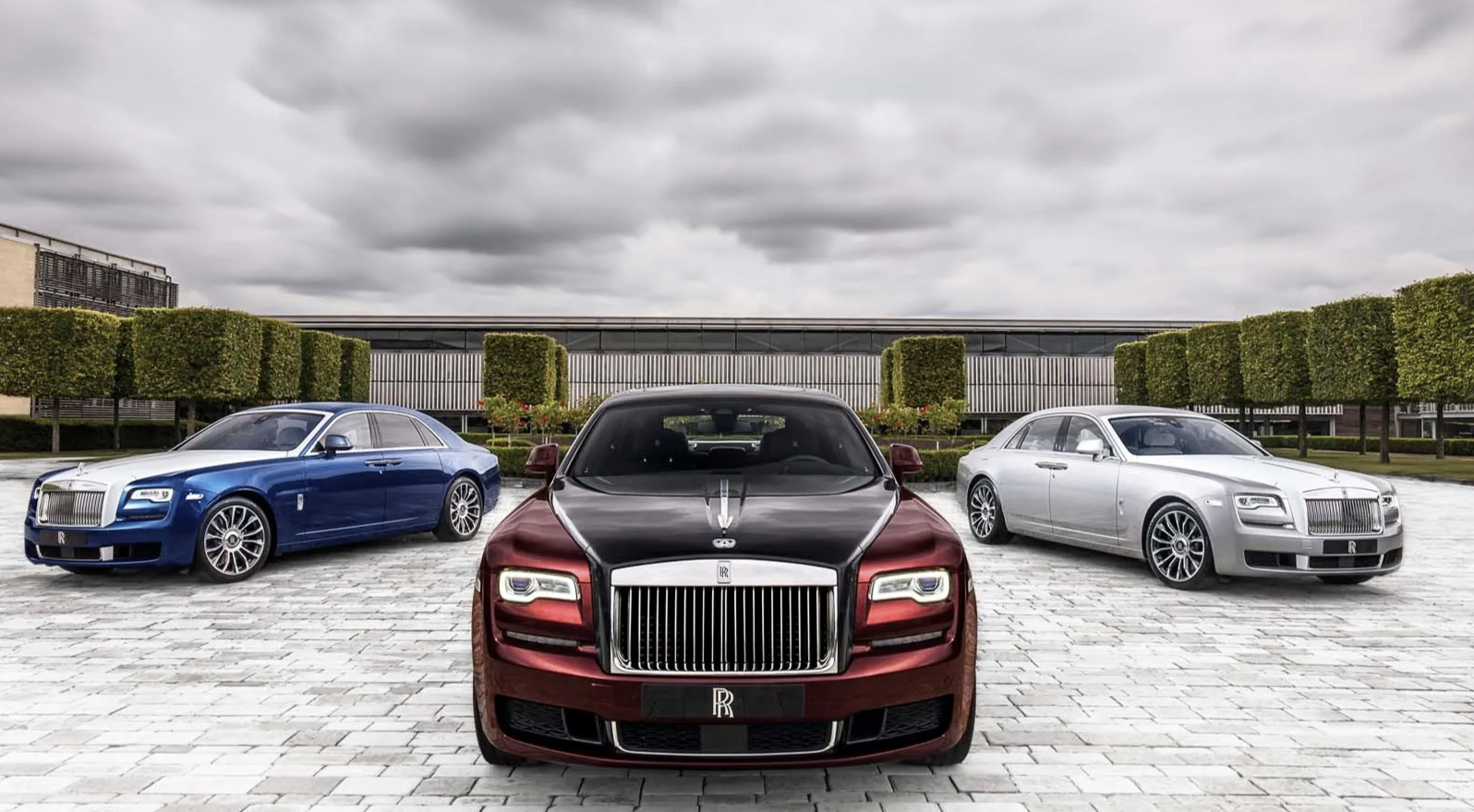 Rolls-Royce Phantom Mobil Super Sport Kecepatan Tinggi dan Fitur Hibrida Menawan Dihargai Rp 89.3 Miliar
