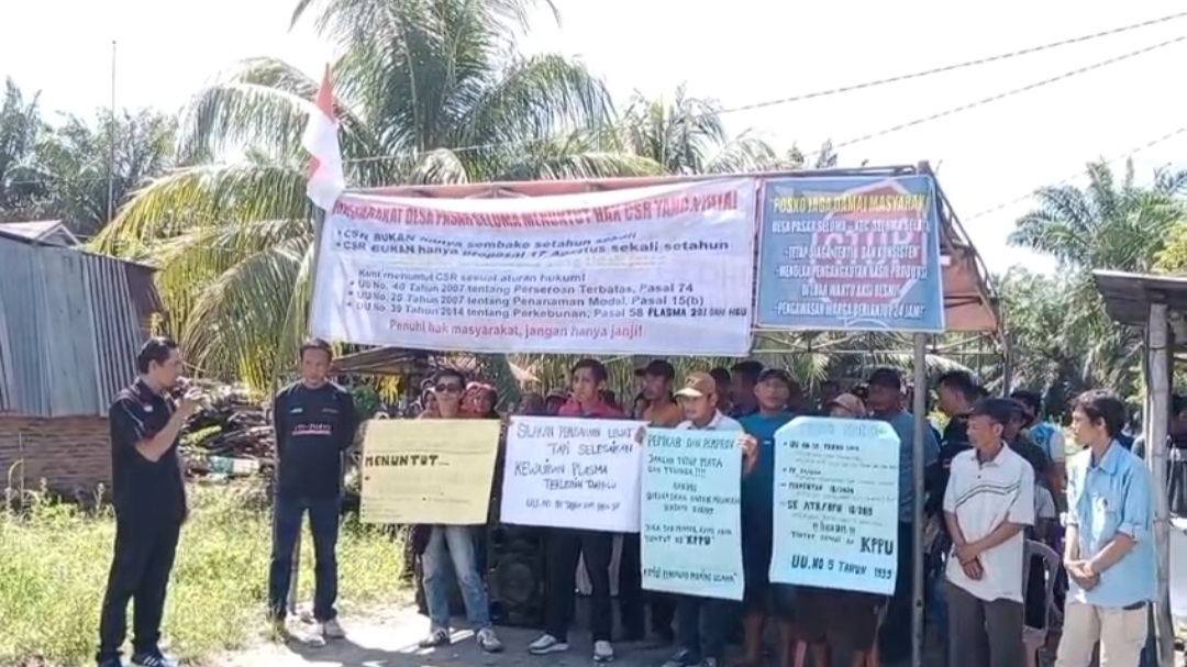 Tuntut Plasma dan CSR, Warga Pasar Seluma Blokir Jalan PT Agri Andalas, Kapolres Datangi Massa