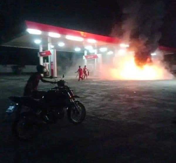  Standing  Usai Isi BBM, Motor Remaja Ini Terbakar di SPBU Sendawar