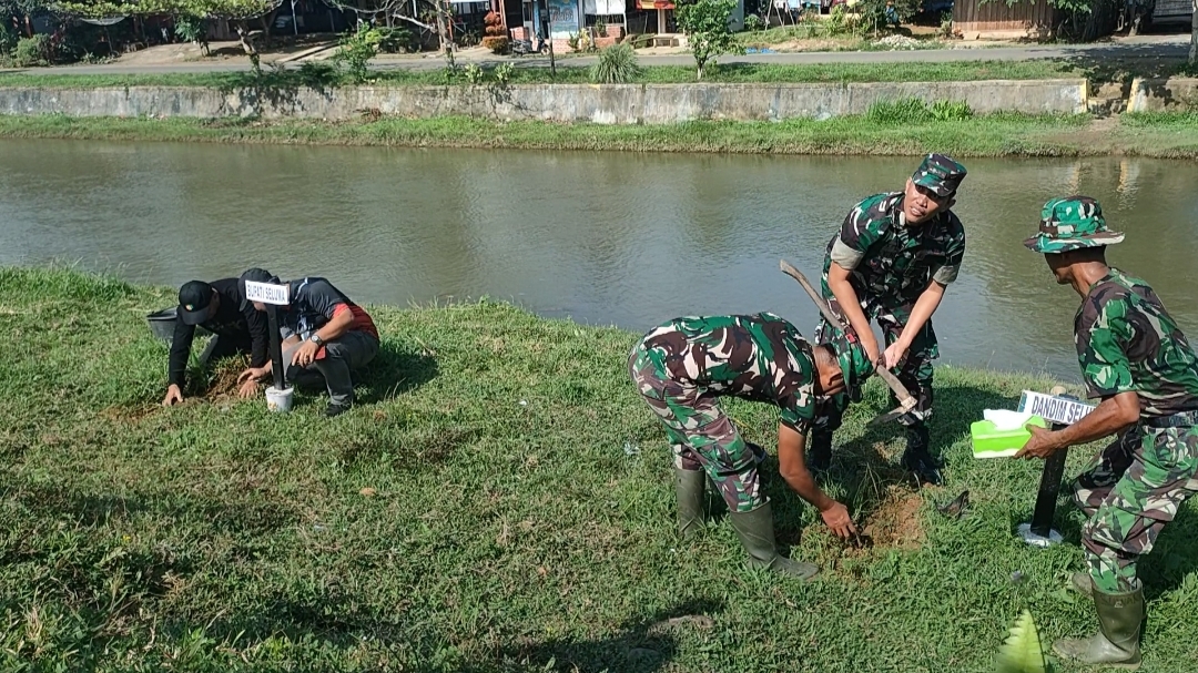  Puncak HUT Kodam II Sriwijaya, Kodim 0425 Seluma Hijaukan Irigasi Lubuk Kebur