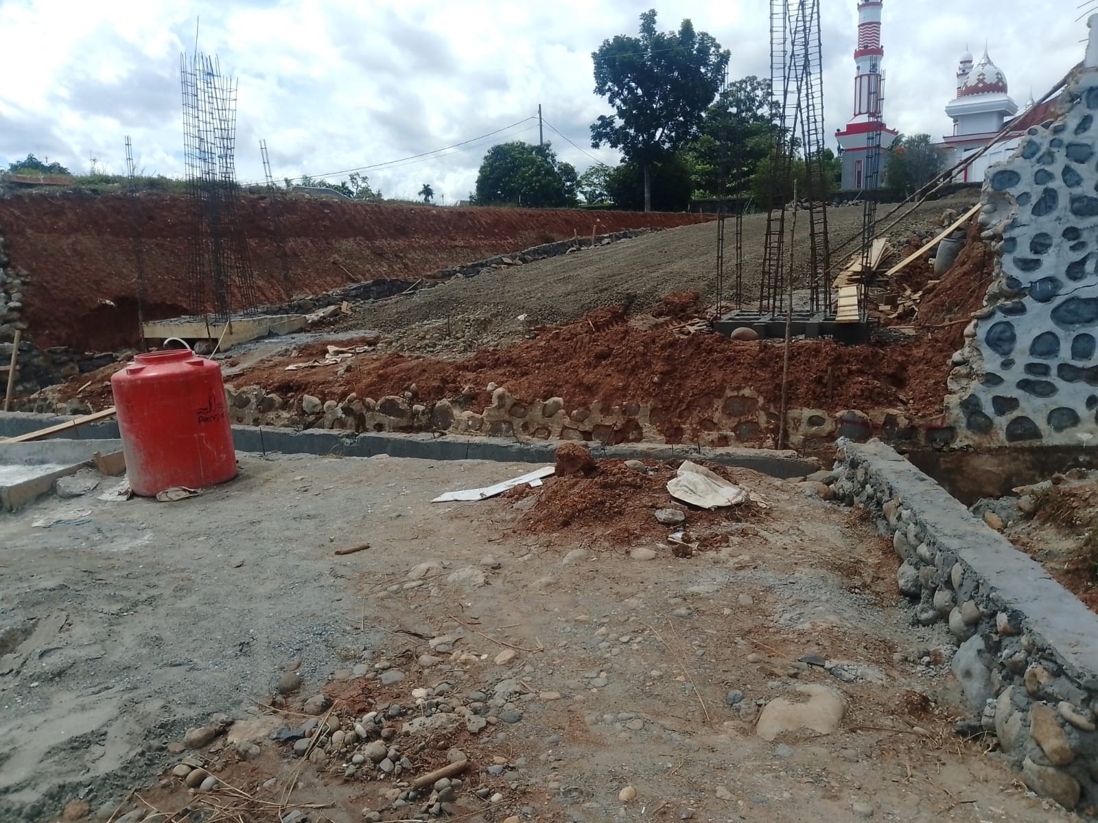 Akses Keluar Masuk Masjid Falihin Belum Tuntas, Persiapan  Seluma Disorot