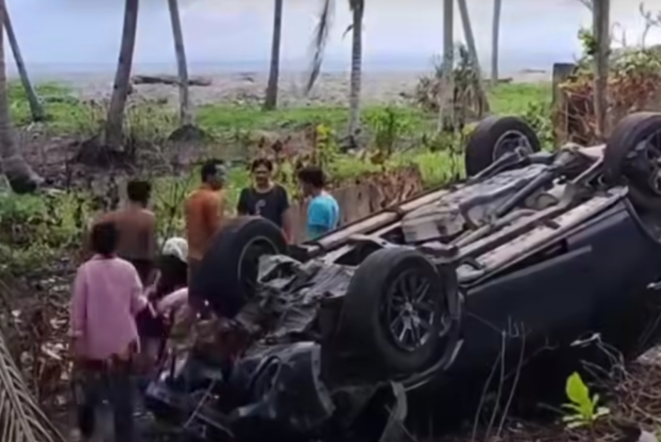 Diduga Sopir Ngantuk, Fortuner Anggota Polsek Kota Manna Jungkir Balik di Seluma