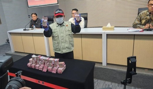 OTT  Ketua dan Waka PN Depok Sempat Kejar-kejaran