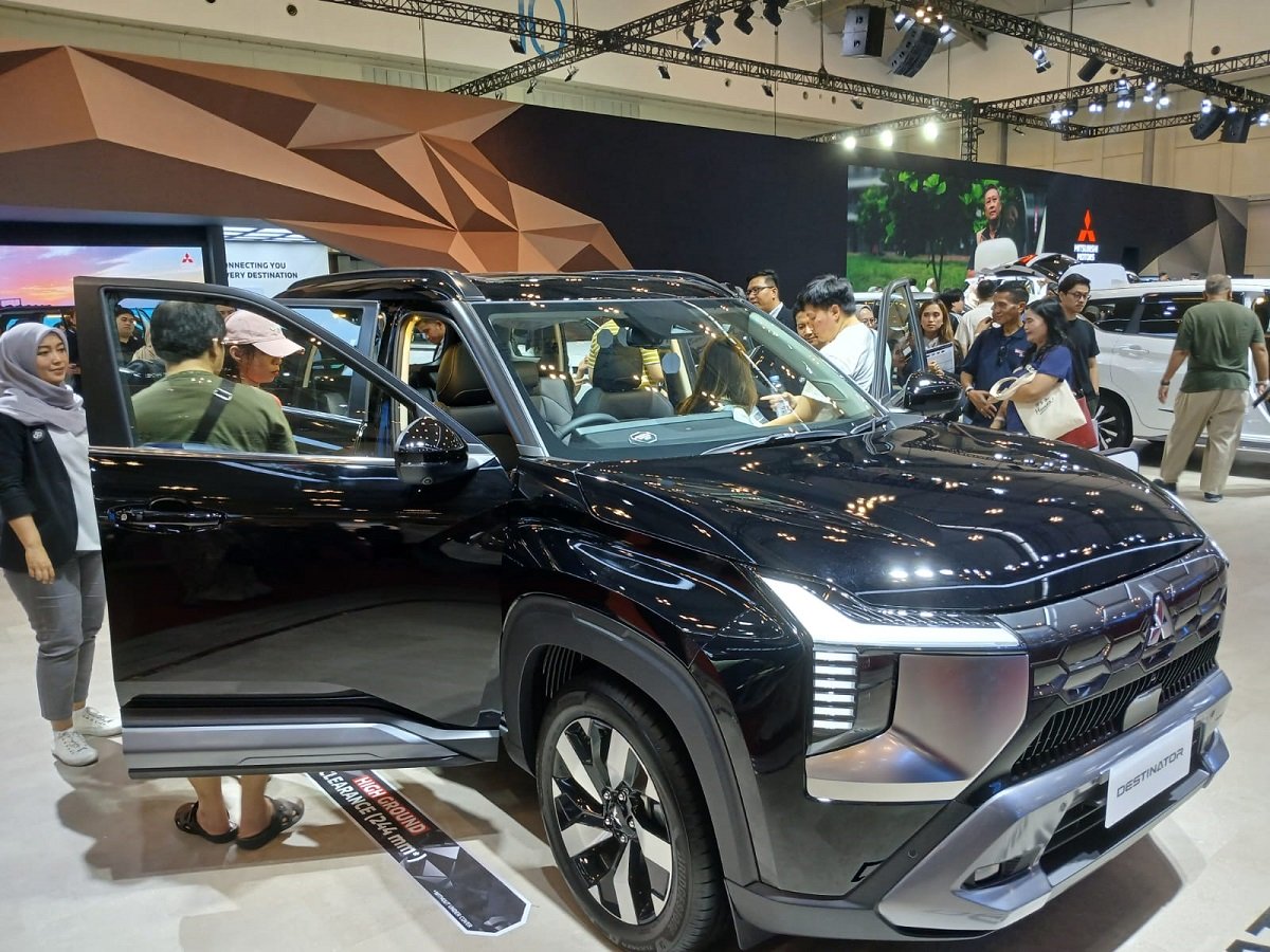 Andalan Terbaru Mitsubishi, Mitsubishi Destinator Gagah dan Elegan! Simak Harganya