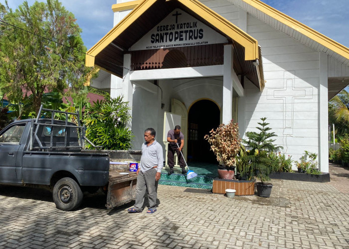  Gereja Manna Dibersihkan Polisi
