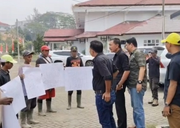 Utang Pemda Seluma Belum Dibayar, Kontraktor Demo