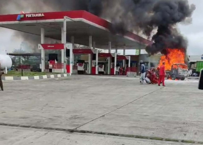  Sopir Kabur, Mobil Pick up Suzuki Carry,  Terbakar di SPBU Kutau