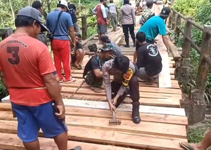   Demi Keselamatan Pengguna Jalan, Polres Seluma Selesaikan Rehab Jembatan Viral di Lubuk Sandi 