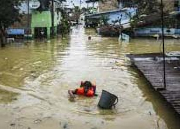 Medan Banjir Besar, Air Sampai Seatap Rumah dan Banyak Terjebak