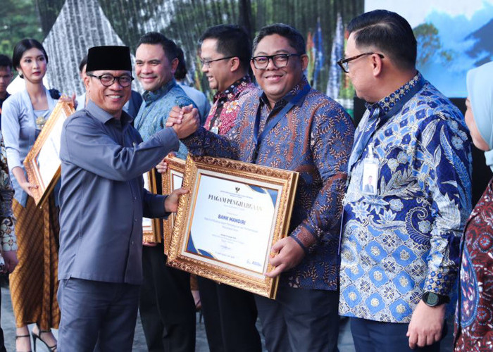   Bank Mandiri Terima Piagam Penghargaan dari Menteri PDT, Konsisten Akselerasi Ekonomi Masyarakat Desa