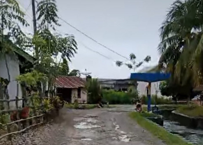 Warga Desa Babatan Ulu dan Penandingan, Desak Perbaiki Jalan Lintas, Rusak Parah