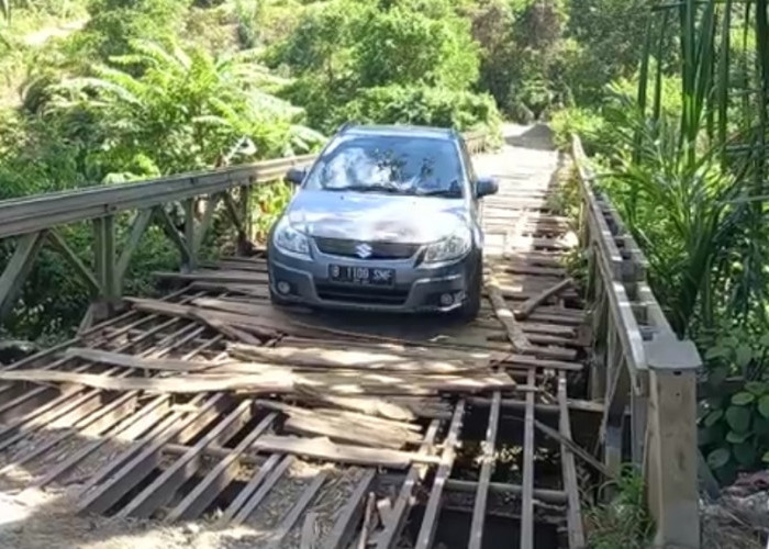 Papan Jembatan Napal Jungur Hancur Butuh Perbaikan