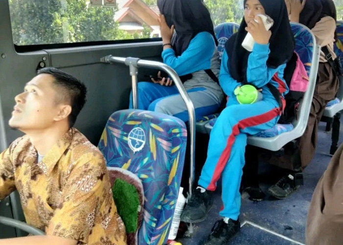 Bus pelajar di Bengkulu Selatan