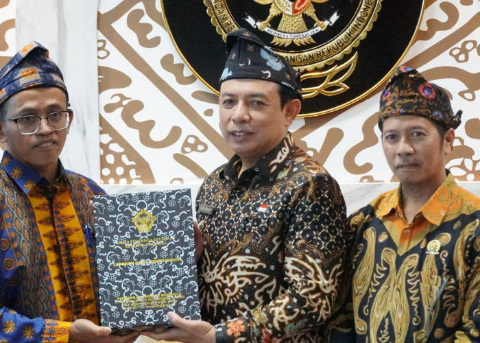  Walikota Bengkulu Terima LHP Pengelolaan Pajak dan Retribusi Daerah dari BPK 