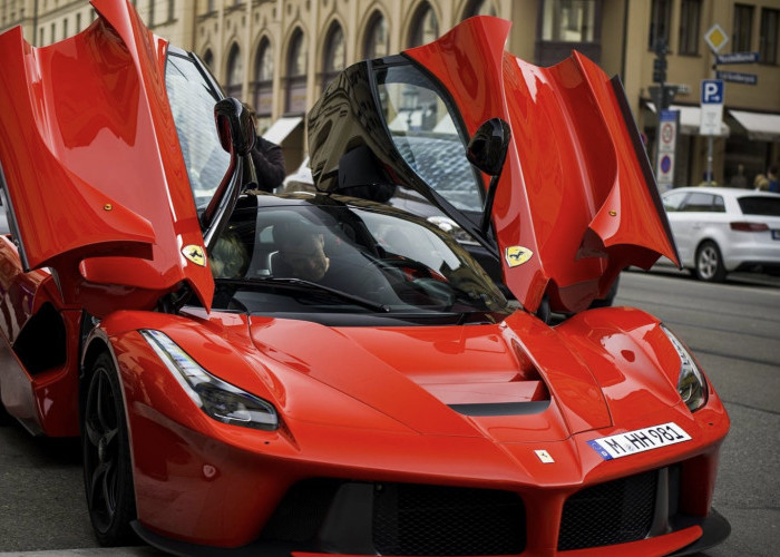 Ferrari Keanggunan Mobil Sport Mewah Yang Populer di Pasar Otomotif Indonesia