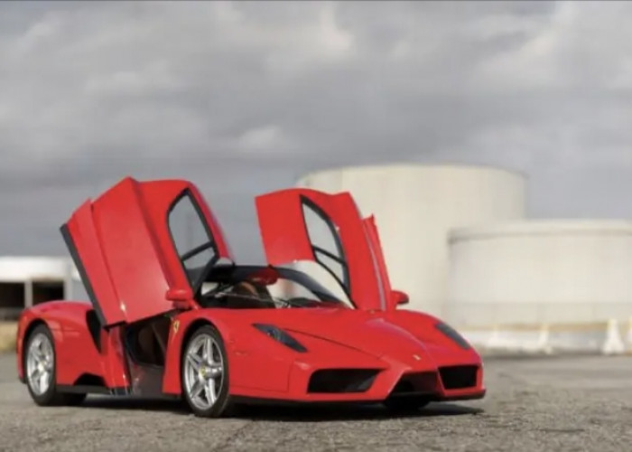 Ferrari Mobil Balap, Pintu Dua Terbuka Otomatis Atap Bisa Tutup Buka Fitur Teknologi Terbaru dari Italia