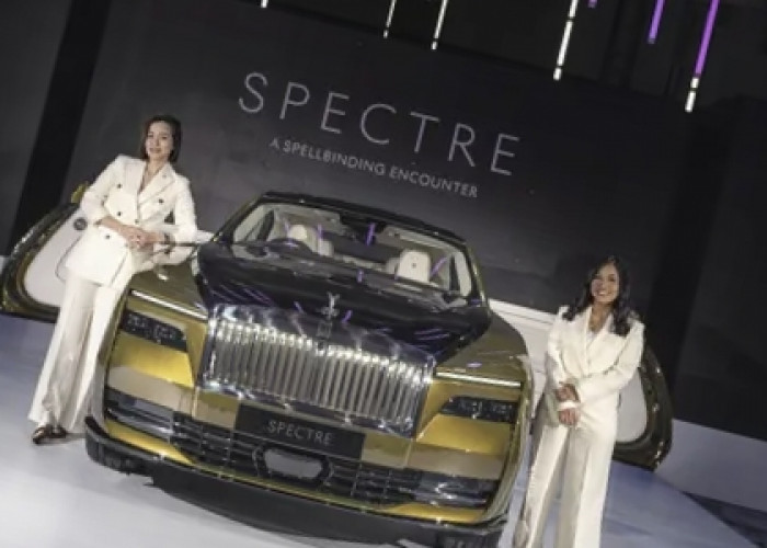 Mobil Super Cepat Rolls-Royce Spectre Populer dengan Kecepatan Tinggi dan Sistem Otomotif Karya Seni Bergerak