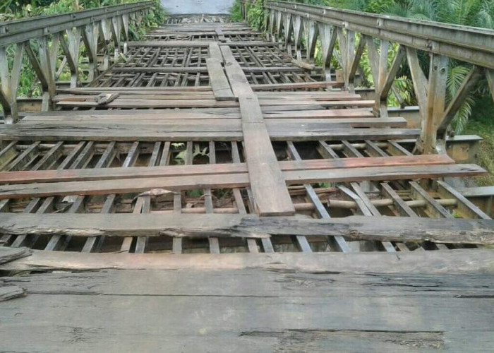  Lantai Jembatan Napal Jungur Diduga Sengaja Dibuang