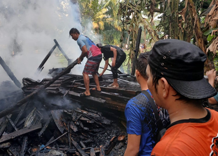 Toko Pito Interior Mahkota Plafon BS Terbakar, Diduga Akibat Puntung Rokok