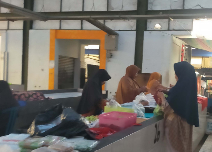  Satpol PP BS Tertibkan Pedagang, Minta Pindah Ke PTM Pasar Kutau