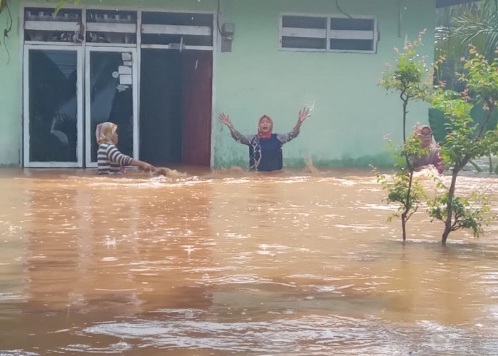 Hujan Deras Sejak Malam, Sebagian Wilayah Sukaraja Banjir