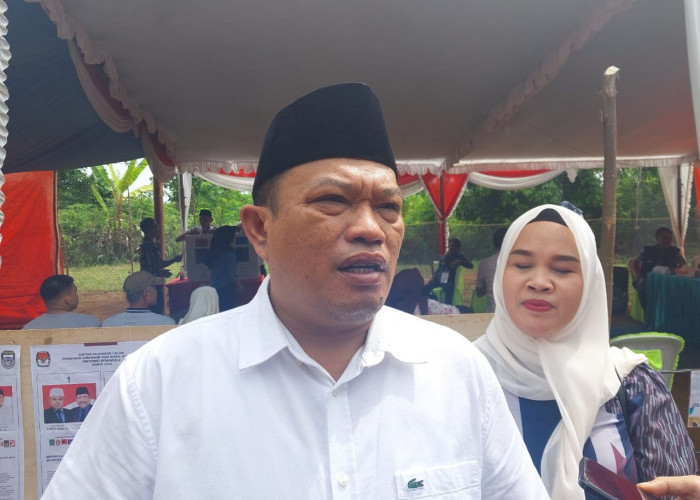  Bupati Seluma Didampingi Istri Coblos di TPS 02 Lubuk Lintang 