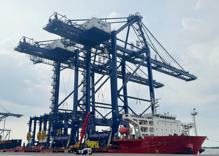 Pelindo Datangkan Alat Bongkar Muat Baru,  Tingkatkan Layanan Terminal Peti Kemas