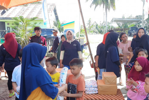 PT Faminglevto Bagikan Hadiah di Puncak HUT RI ke 77 di Desa Pasar Seluma dan Pasar Ngalam