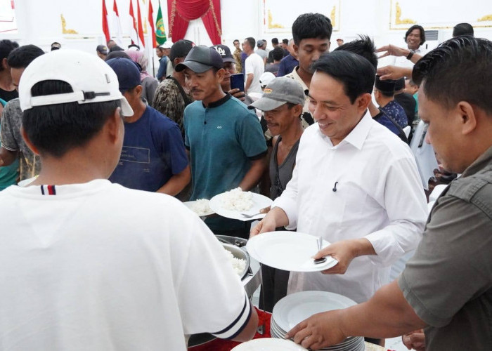 Tak Ingin Berpolemik dengan Warga, Wali Kota Bengkulu Rangkul Sopir Truk Sampah